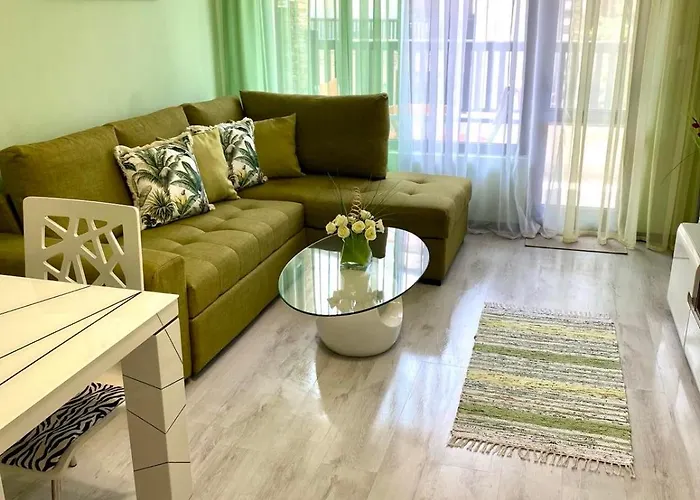 Lines Апартамент Приморско